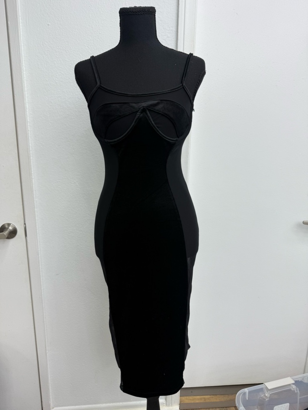Sleek Black Bodycon Midi Dress